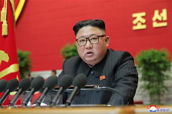 Nhà lãnh đạo Triều Tiên Kim Jong-un phát biểu tại Đại hội lần thứ VIII đảng Lao động Triều Tiên ở Bình Nhưỡng. Ảnh: KCNA/TTXVN