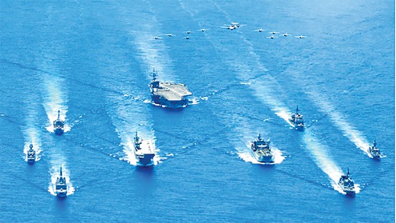 Các tàu chiến của Mỹ, Nhật Bản và Australia trong một cuộc tập trận  tại vùng biển Philippines năm 2020