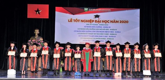 Lễ tốt nghiệp đại học hệ chính quy Trường Đại học Y khoa Phạm Ngọc Thạch