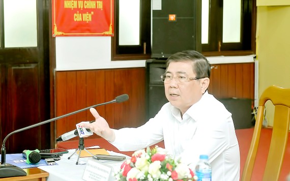 Chủ tịch UBND TPHCM Nguyễn Thành Phong  phát biểu tại buổi làm việc. Ảnh: CAO THĂNG