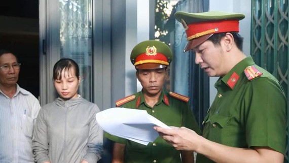 Cơ quan CSĐT đọc lệnh bắt tạm giam đối tượng Trần Thị Như Ý