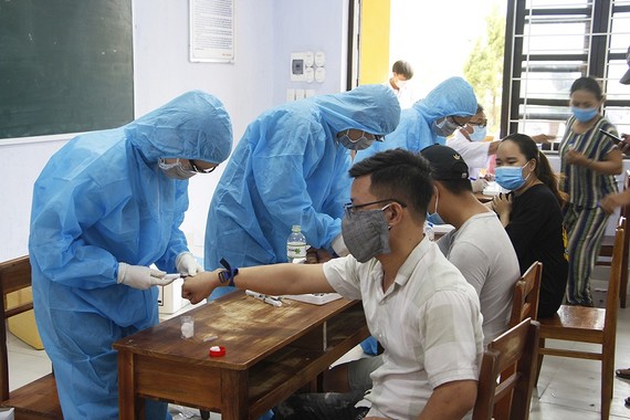 Test nhanh cho các trường hợp từ vùng dịch Covid-19 về Thừa Thiên - Huế