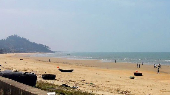 Một góc bãi biển Thiên Cầm, nơi nạn nhân S. bị đuối nước tử vong