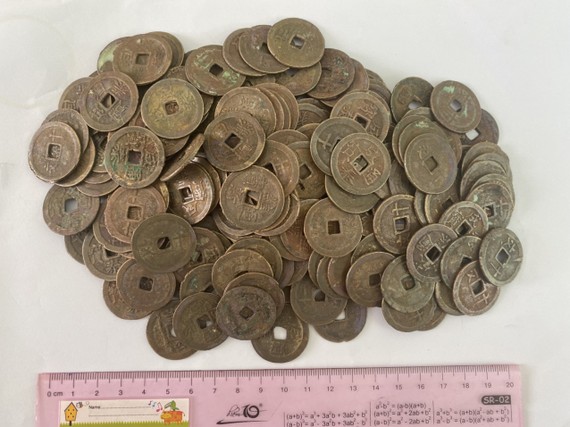 Một số đồng tiền cổ được phát hiện