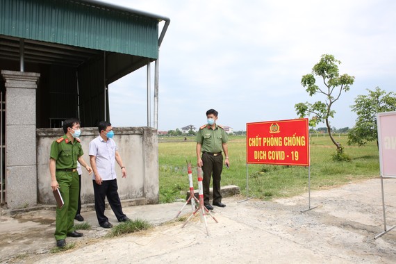 Lực lượng chức năng ở tỉnh Hà Tĩnh tiến hành phong tỏa khu vực liên quan