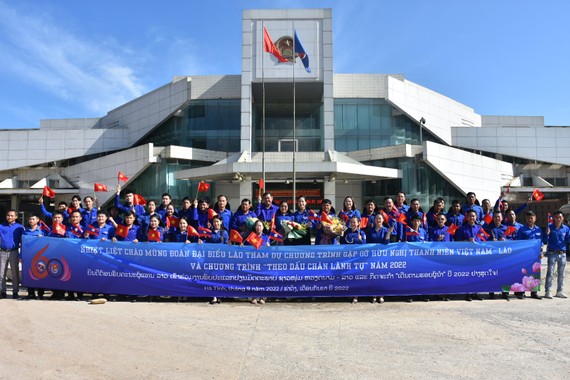 Đón đoàn đại biểu Lào sang Việt Nam tham dự chương trình Gặp gỡ hữu nghị thanh niên Việt Nam - Lào