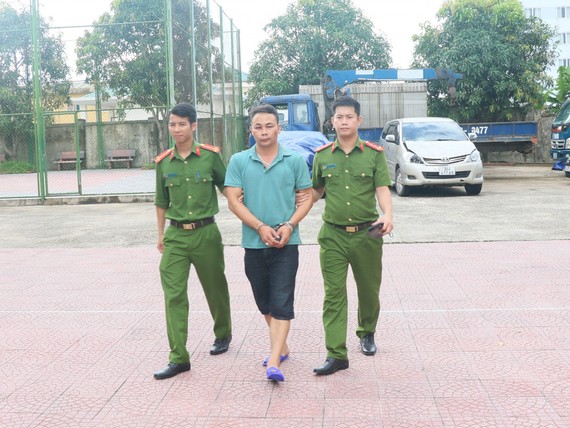 Cơ quan công an bắt giữ đối tượng Trần Đình Nhất. Ảnh: Công an Hà Tĩnh