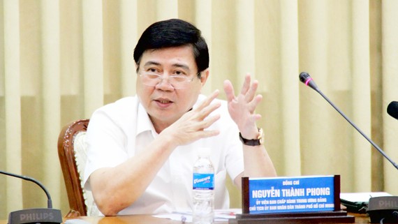 Chủ tịch UBND TPHCM Nguyễn Thành Phong  phát biểu chỉ đạo 