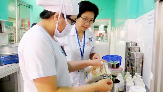 PGS-TS Tạ Thị Tuyết Mai hướng dẫn điều dưỡng cách dùng sản phẩm dinh dưỡng