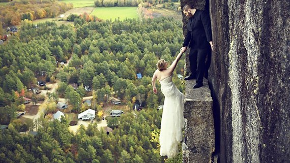 Chụp ảnh cưới trên vách đá cheo leo
