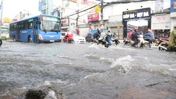 Đường Võ Văn Ngân, quận Thủ Đức ngập nặng mỗi khi mưa lớn. Ảnh: VÕ THẮM