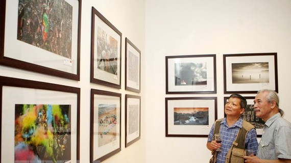 Trước đó, ngày 2-6, Triển lãm ảnh quốc tế Hội Nhiếp ảnh Hoa Kỳ cũng đã diễn ra tại Hà Nội. Ảnh: TTXVN