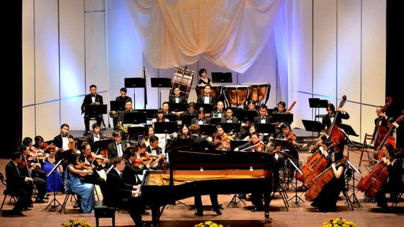 Một chương trình hòa nhạc do Nhà hát Giao hưởng, Nhạc và Vũ kịch TPHCM biểu diễn.         Ảnh:  THUÝ BÌNH