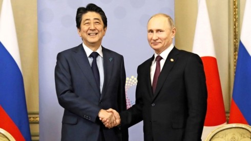 Thủ tướng Nhật Bản Shinzo Abe và Tổng thống Nga Vladimir Putin. Ảnh: KYODO