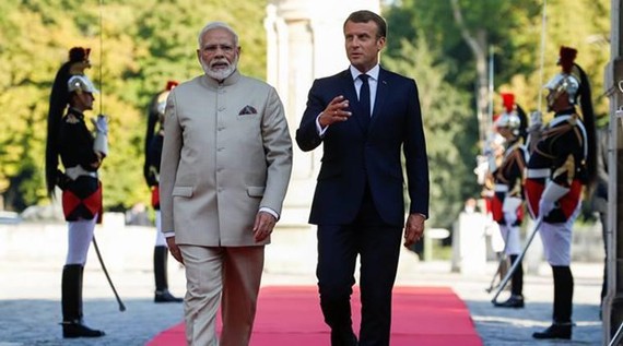 Tổng thống Pháp Emmanuel Macron và Thủ tướng Ấn Độ Narendra Modi. Ảnh: REUTERS 