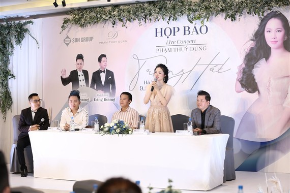  Sao Mai Phạm Thùy Dung họp báo giới thiệu  live-concert "Trăng hát" 
