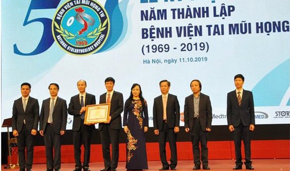 Bệnh viện Tai Mũi Họng Trung ương đã tổ chức kỷ niệm 50 năm ngày thành lập. Nguồn: NHÂN DÂN