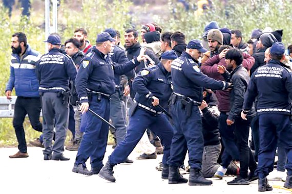 Cảnh sát Bosnia và Herzegovina ngăn chặn dòng người nhập cư trái phép