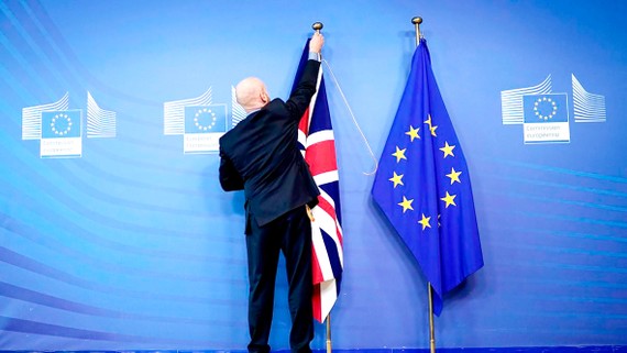 Lễ hạ cờ Anh ở Brussels đánh dấu Anh rời EU