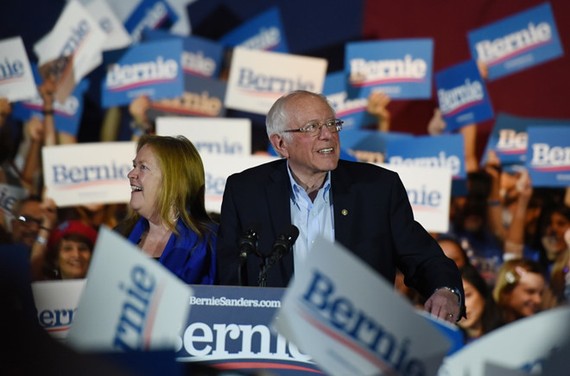 Ông Bernie Sanders và nụ cười chiến thắng ở Nevada. Ảnh: REUTERS
