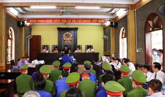 Một phiên tòa xét xử vụ gian lận thi cử ở Sơn La