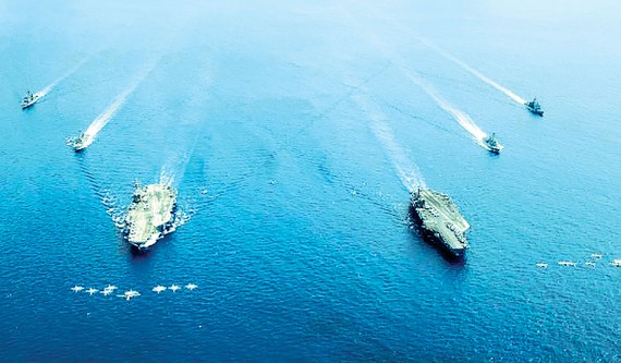 Hai tàu sân bay Mỹ USS Nimitz và USS Ronald Reagan ở Biển Đông