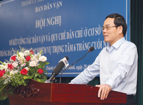 Phó Bí thư Thường trực Thành ủy TPHCM Trần Lưu Quang  phát biểu tại hội nghị. Ảnh: HOÀNG HÙNG