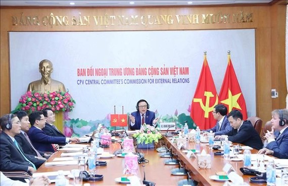 Đối thoại trực tuyến lần thứ nhất giữa Đảng Cộng sản Việt Nam và Nhóm các Nghị sĩ Liên đảng trong Quốc hội Anh. Nguồn: TTXVN