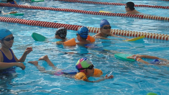  Học sinh Trường Tiểu học Nguyễn Bỉnh Khiêm học bơi tại hồ bơi Nguyễn Bỉnh Khiêm, quận 1