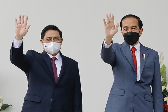 Thủ tướng Phạm Minh Chính đến chào xã giao Tổng thống Indonesia Joko Widodo, chiều 23-4. Ảnh: TTXVN