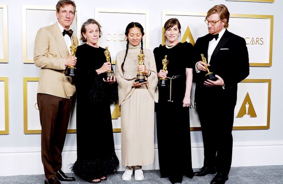 Đoàn phim Nomadland với 3 chiến thắng các hạng mục quan trọng  tại Oscar 2021. Ảnh: REUTERS