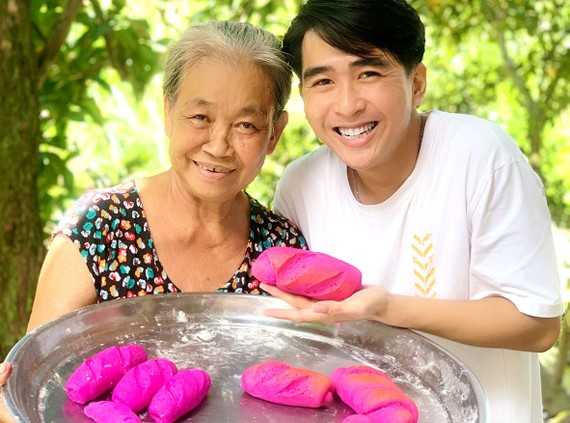 Nguyễn Thanh Nhí và bà nội