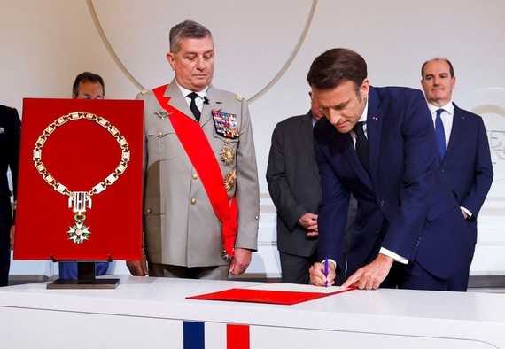 Ông Macron tại lễ nhậm chức ngày 7-5. Ảnh: REUTERS