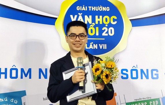 Tác giả Yang Phan nhận giải nhì tại lễ trao giải Văn học tuổi 20 lần 7
