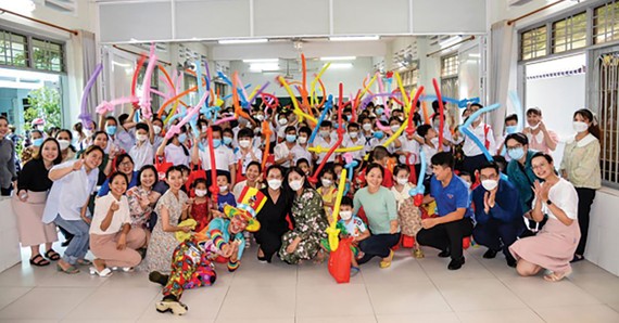 Công đoàn SAMCO tổ chức vui Trung thu cùng trẻ em khiếm thính