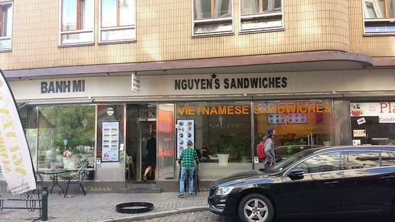 Một cửa hàng bán bánh mì Việt ở thành phố Malmo (Thụy Điển)