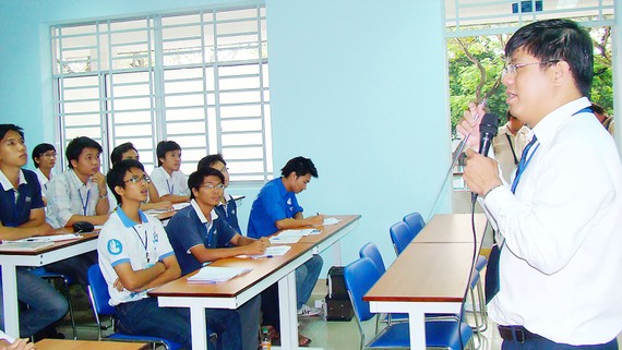 Giảng viên ĐH Bách khoa TPHCM trong giờ dạy thuộc chương trình tiên tiến
