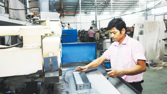 Sản xuất và cung ứng sản phẩm cơ khí công nghiệp của một doanh nghiệp tại quận 7, TPHCM. Ảnh: CAO THĂNG
