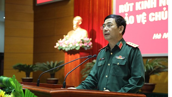 Thượng tướng Phan Văn Giang phát biểu tại hội nghị. Ảnh: BQP