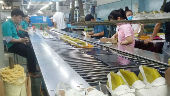 Dây chuyền sản xuất giày  tại một doanh nghiệp Việt Nam