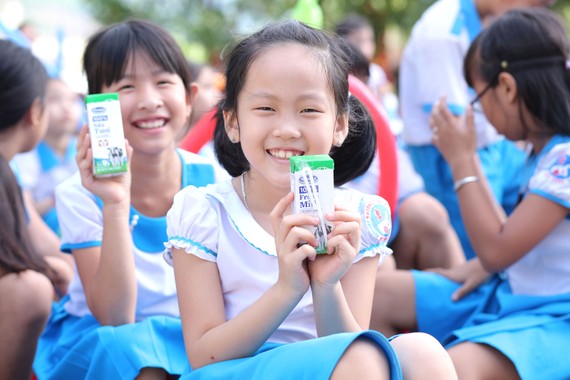 Chương trình đã mang đến một ngày hội cho trẻ em miền núi tỉnh Quảng Nam với thông điệp niềm vui uống sữa tại trường nhân dịp 1-6