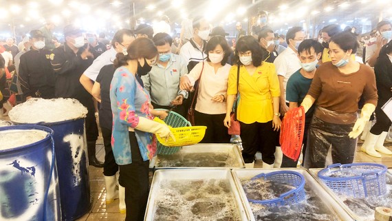 Ban Kinh tế - Ngân  sách HĐND TPHCM  giám sát an toàn thực phẩm tại chợ đầu mối Bình Điền