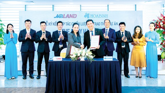 Hòa Bình và MBLand Holdings ký kết hợp đồng hợp tác chiến lược