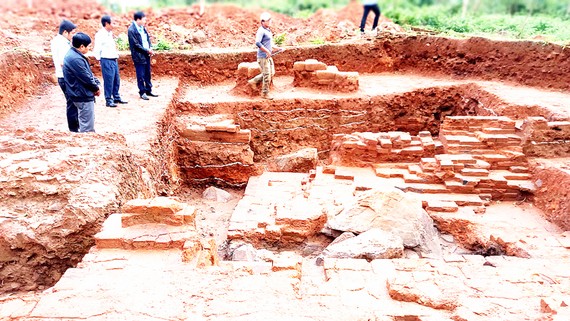 Nhiều phát hiện có giá trị trong lần khai quật thứ nhất  tại phế tích tháp Châu Thành