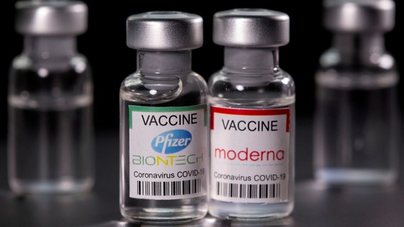 WHO kêu gọi các nước giàu không đặt thêm vaccine để tiêm nhắc lại do nhiều nước trên thế giới chưa có vaccine. Ảnh: REUTERS