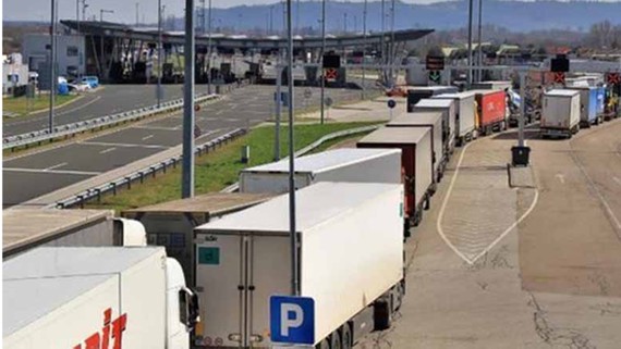 Việc cấp thị thực tạm thời nhằm giảm bớt tình trạng thiếu hụt tài xế xe tải ở Anh