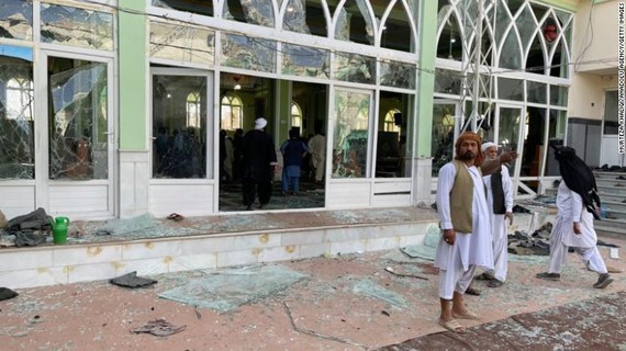 HIện trường vụ tấn công nhằm vào một thánh đường Hồi giáo ở thành phố Kandahar của Afghanistan hôm 15-10 (giờ địa phương)