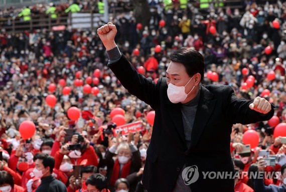 Ứng cử viên Yoon Suk-yeok của đảng đối lập Sức mạnh quốc dân đã đắc cử Tổng thống thứ 20 của Hàn Quốc. Ảnh: Yonhap