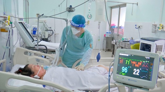 Bệnh nhân mắc Covid-19 nặng đang điều trị tại  Bệnh viện  Chợ Rẫy