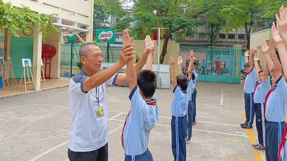 Giáo viên tiểu học: Tỏa sáng trái tim người thầy